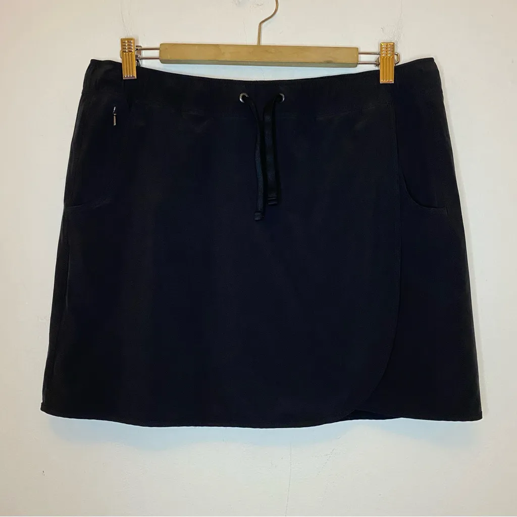 Patagonia  Fleetwith Faux Wrap Active Skort Black Sz Large 58635 - Image 3