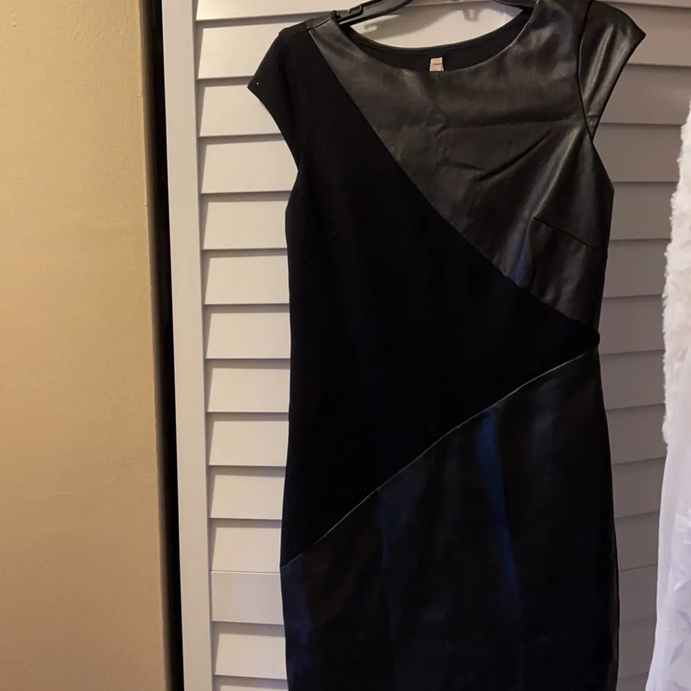 Bailey Faux Leather & Sueded Fabric Cap Sleeve Dress Black Medium - Image 2