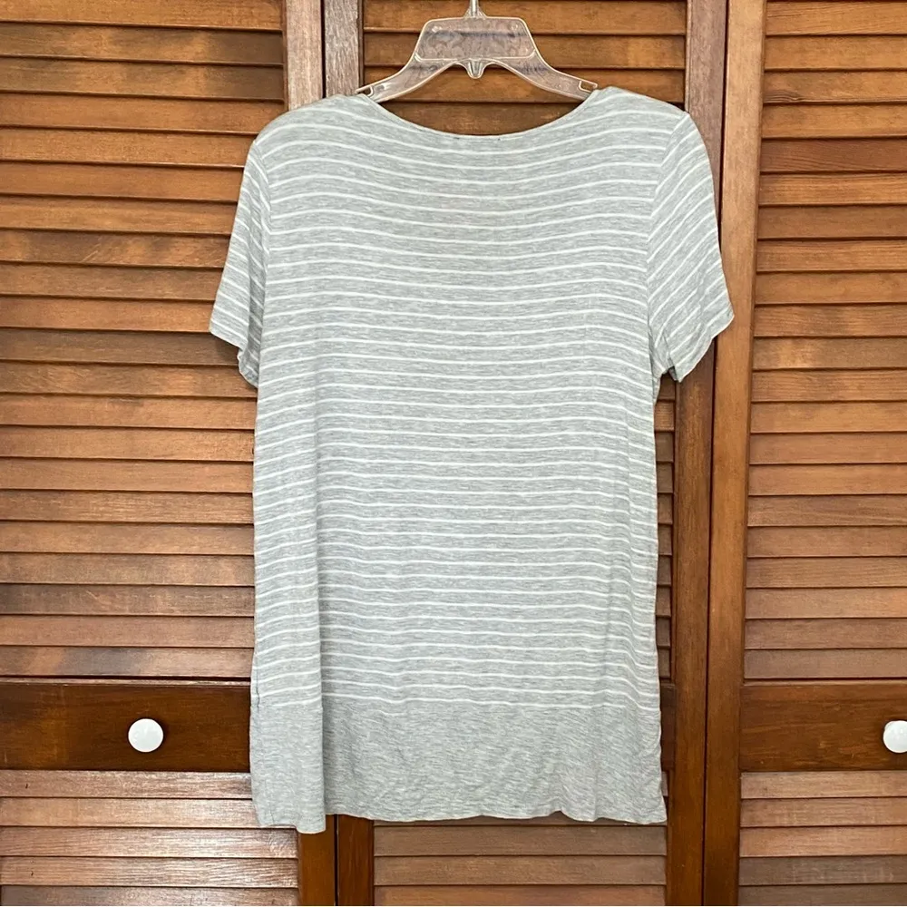 Jones New York Gray and White Striped Short Sleeve Top Size Medium - Image 2