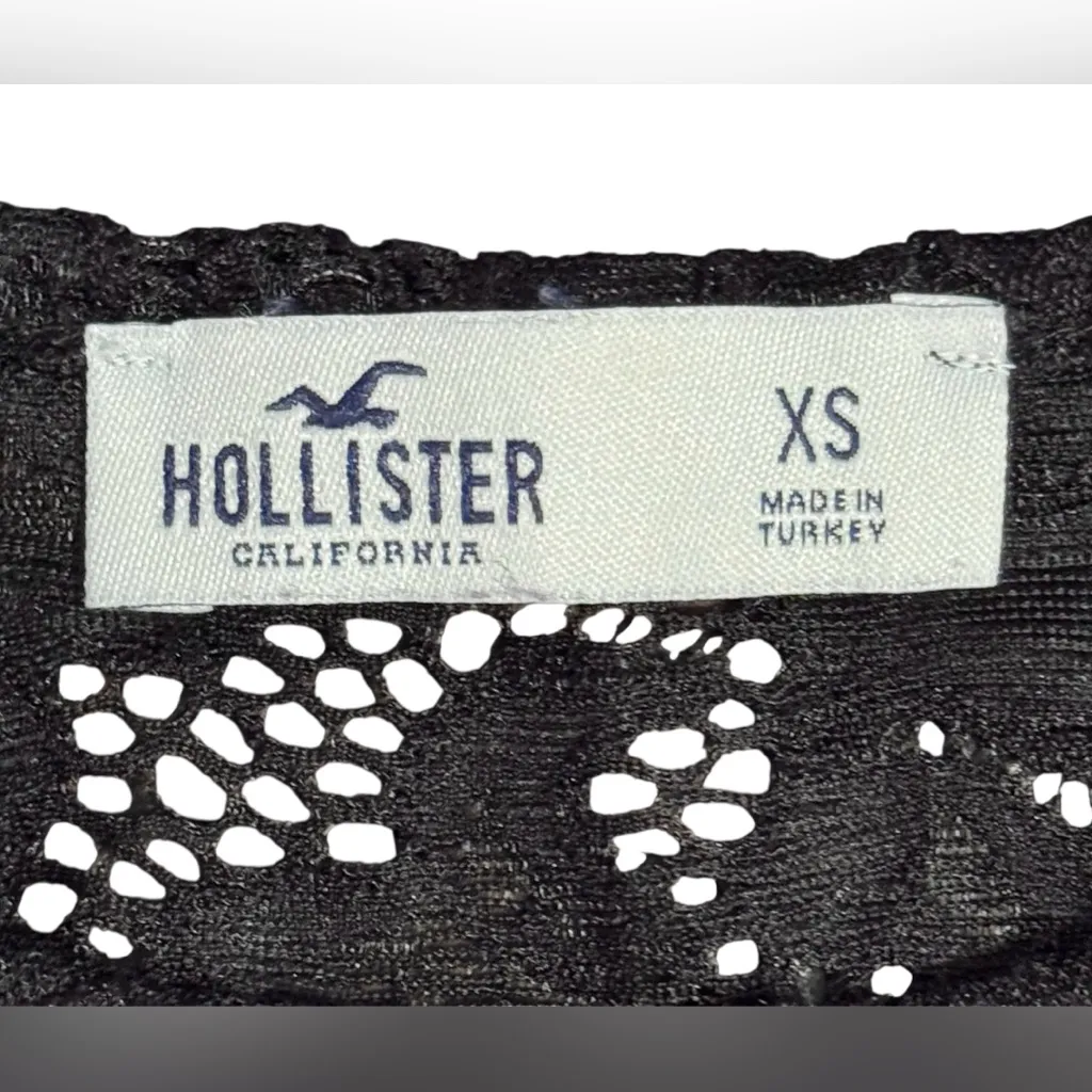 Women’s All Over Lace Crew Top EUC - Image 3