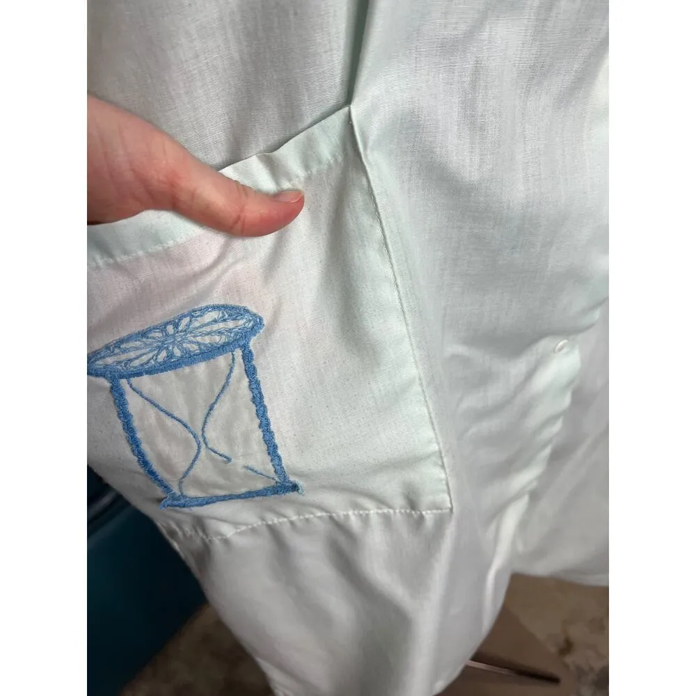 Vintage house dress frolicking embroidered pocket hourglass green blue Size L - Image 6