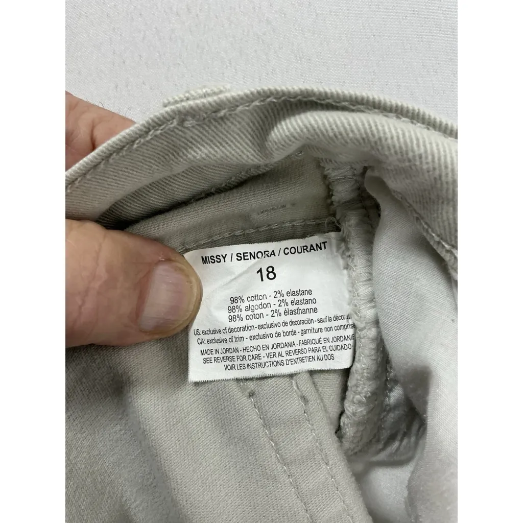 Womans Gloria Vanderbilt Amanda Capri Jeans Size 18 Gray Slimming - Image 4