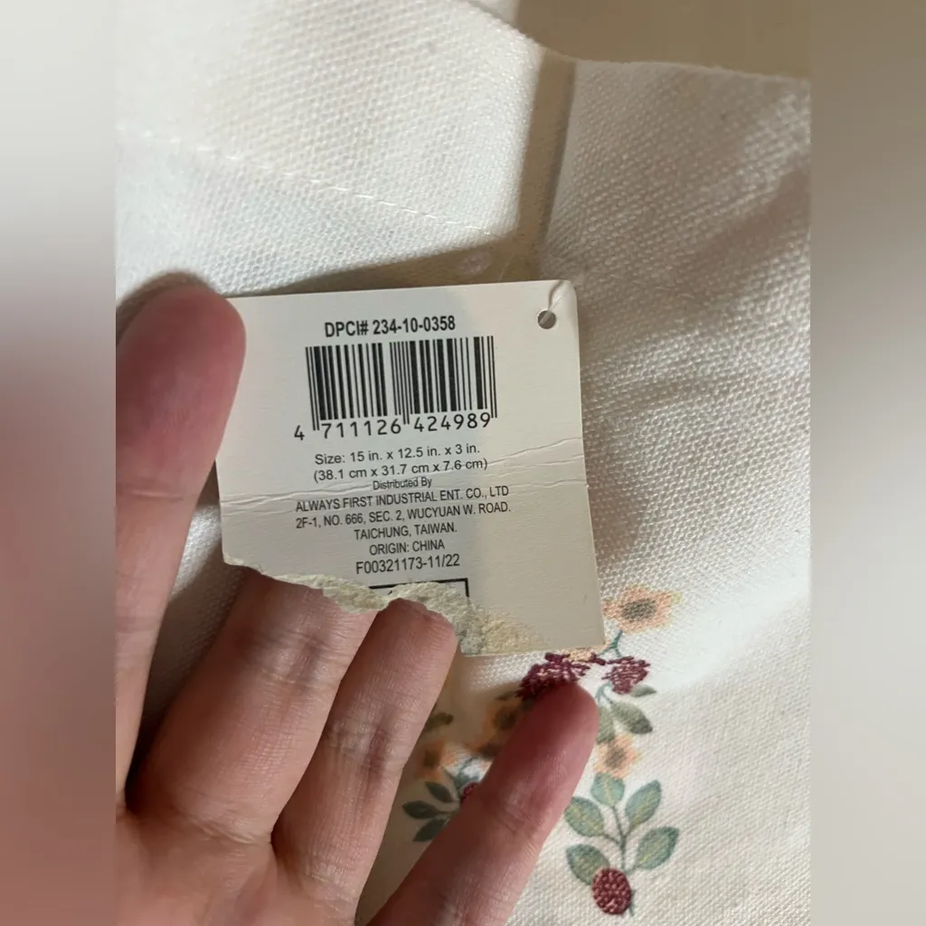 ‘MOM’ NWT Mother’s Day Floral Designed Neutral Basic Casual Everyday White Tote - Image 16