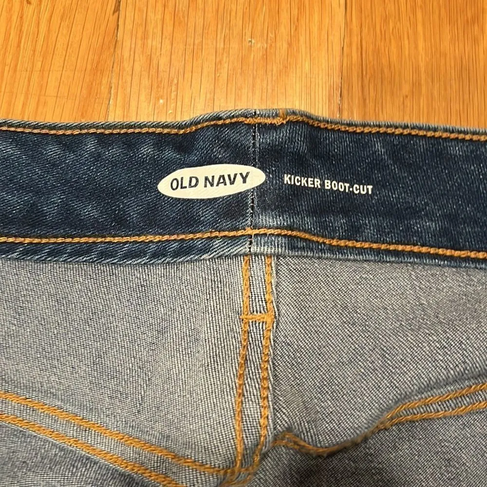NWT old navy kicker boot-cut jeans size 24 plus. - Image 2