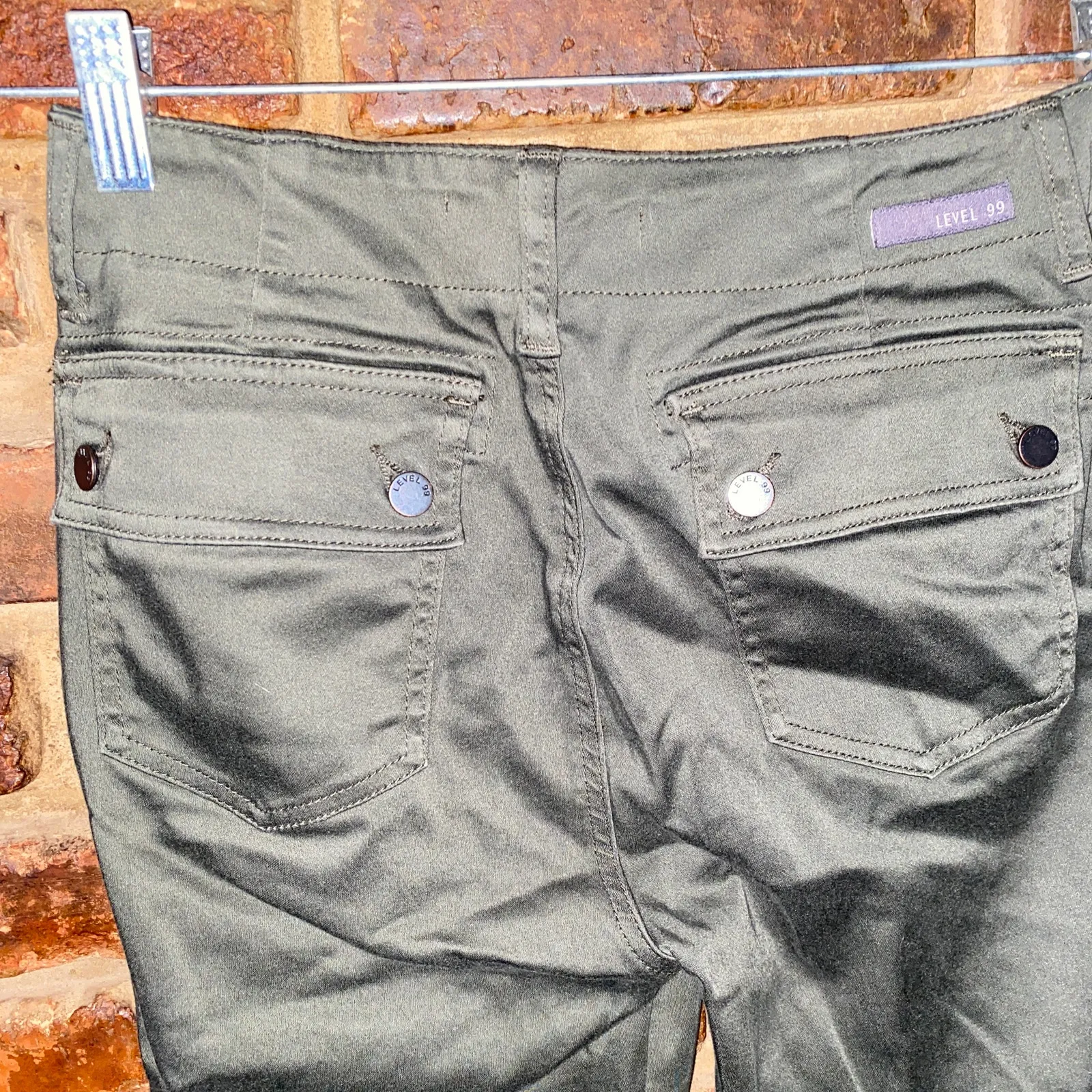 Level99 Woodland Green Skinny Leg Utility Cropped Pants Women's Size 26 - Image 6