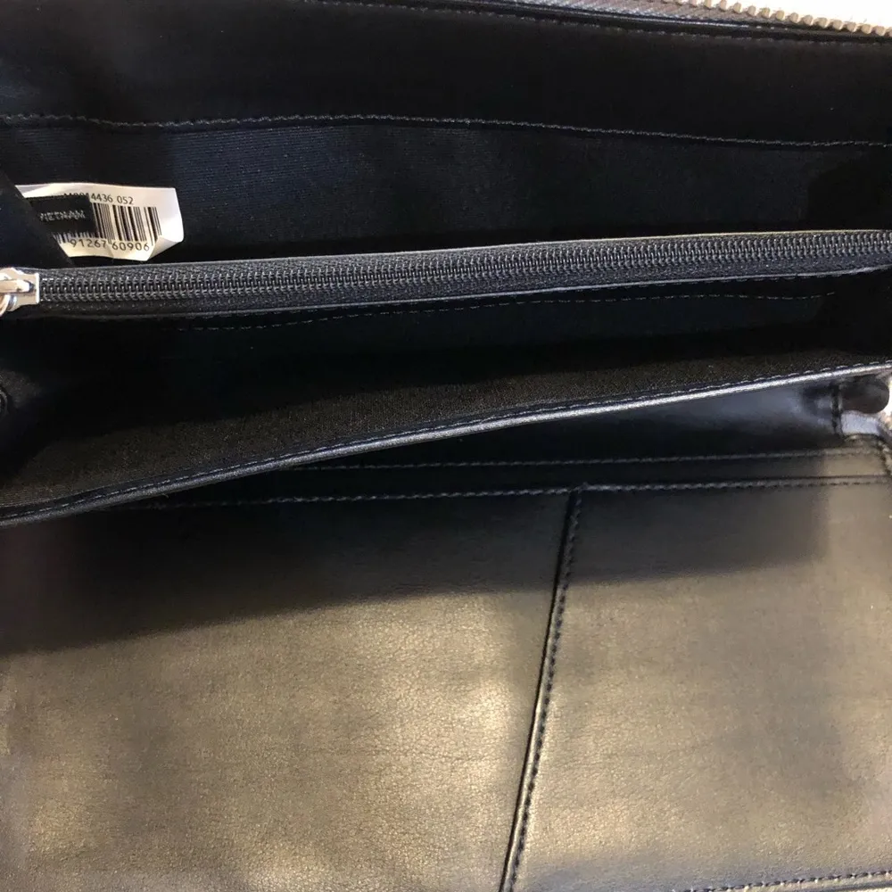 Marc Jacobs Leather Wallet 9”x5” - Image 7