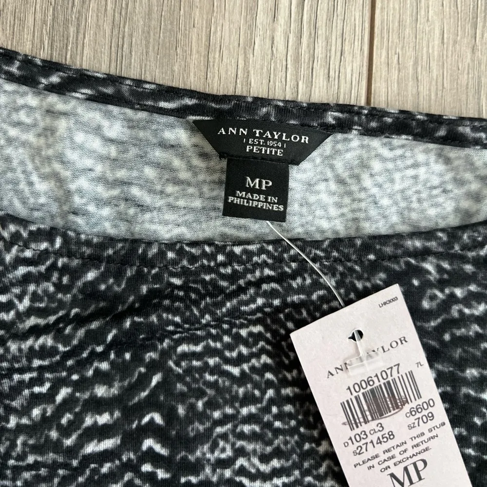 NWT Ann Taylor Petite Drapey Front Printed Tank Top | Black/White | MP - Image 4