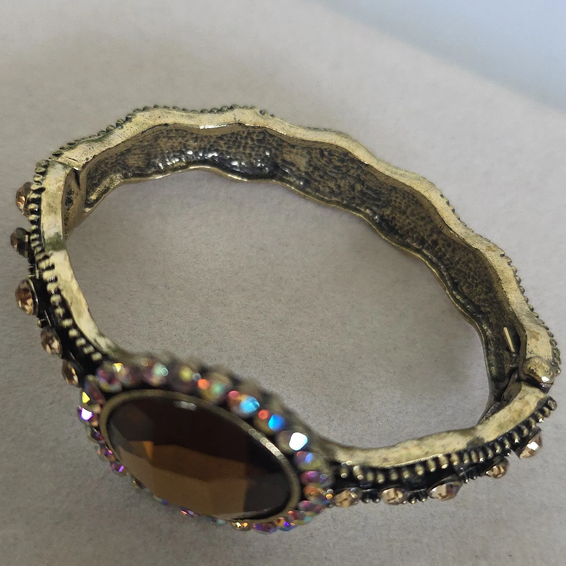 Vintage Clamper Hinge Bracelet Antique Gold with Champagne Rhinestones - Image 8