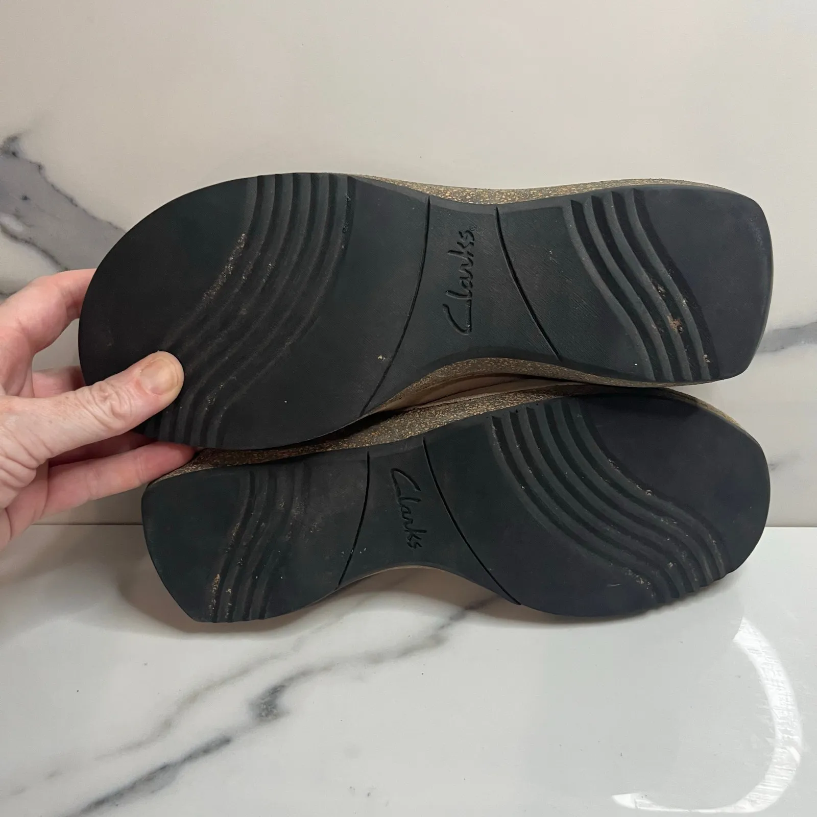 Clarks Women's Neutral Beige Leather Slide On Mules Sz 8 Comfort Outdoors - Image 8