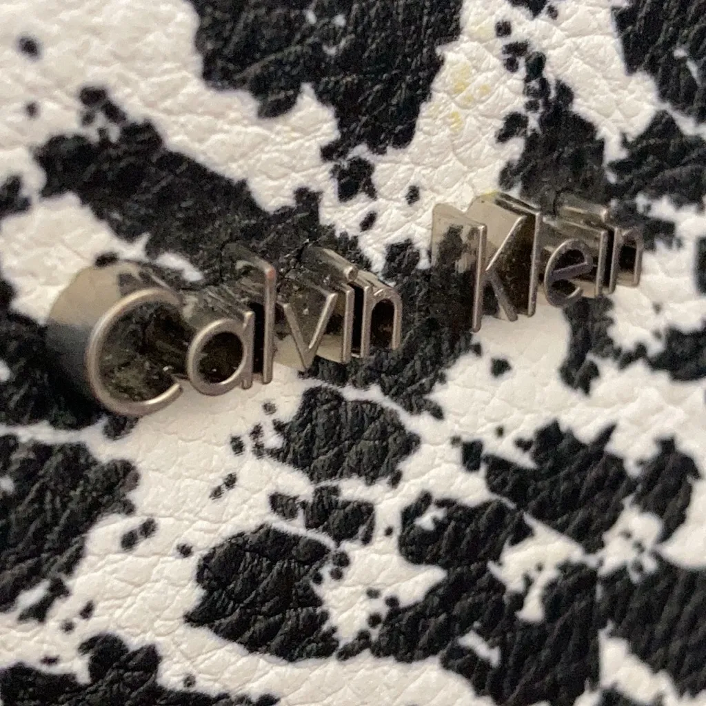 FINAL MARKDOWN  SEND OFFERS Ladies’ Calvin Klein wristlet - Image 5