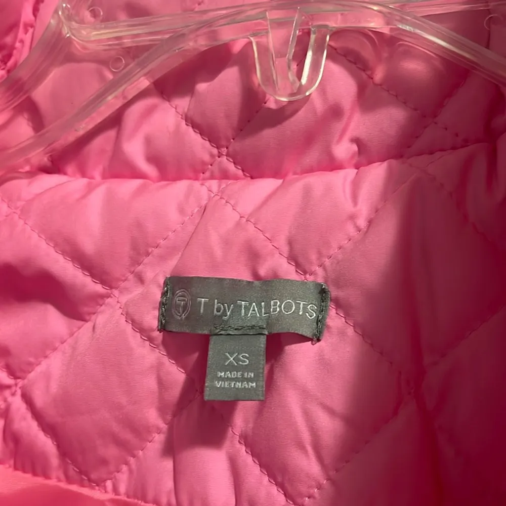 T by TALBOTS QUILTED MICRO VEST HOT PINK - Image 6