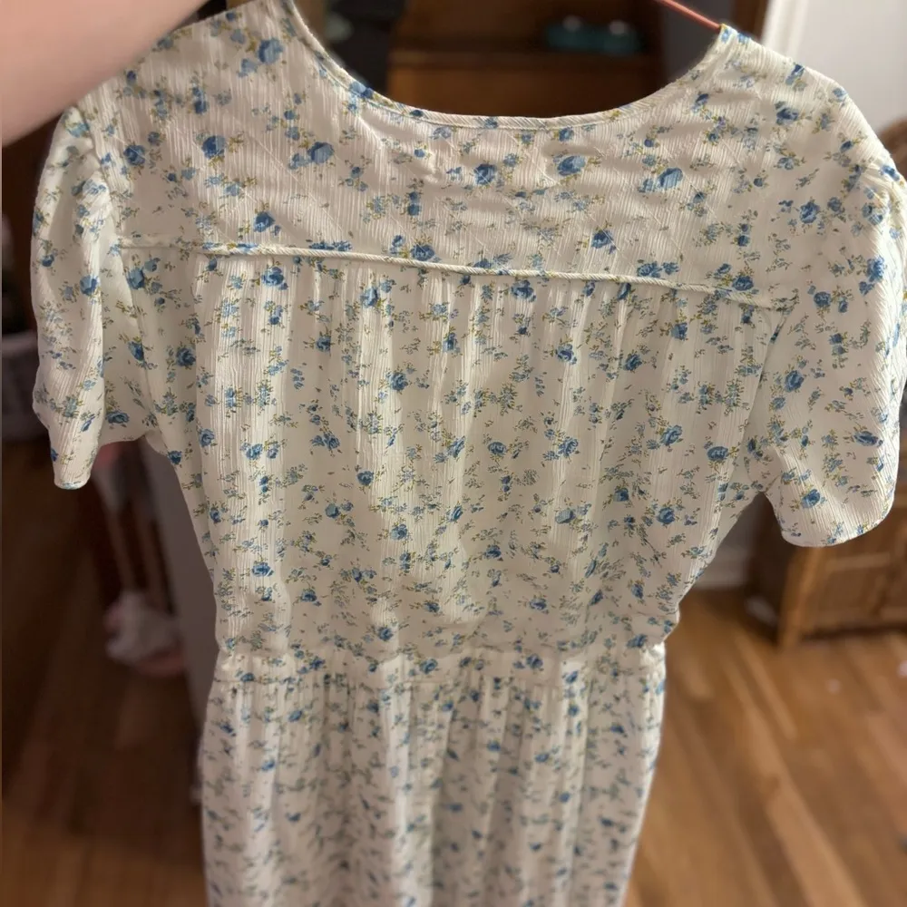 Long Christy Dawn dress with Blue floral pattern - Image 4