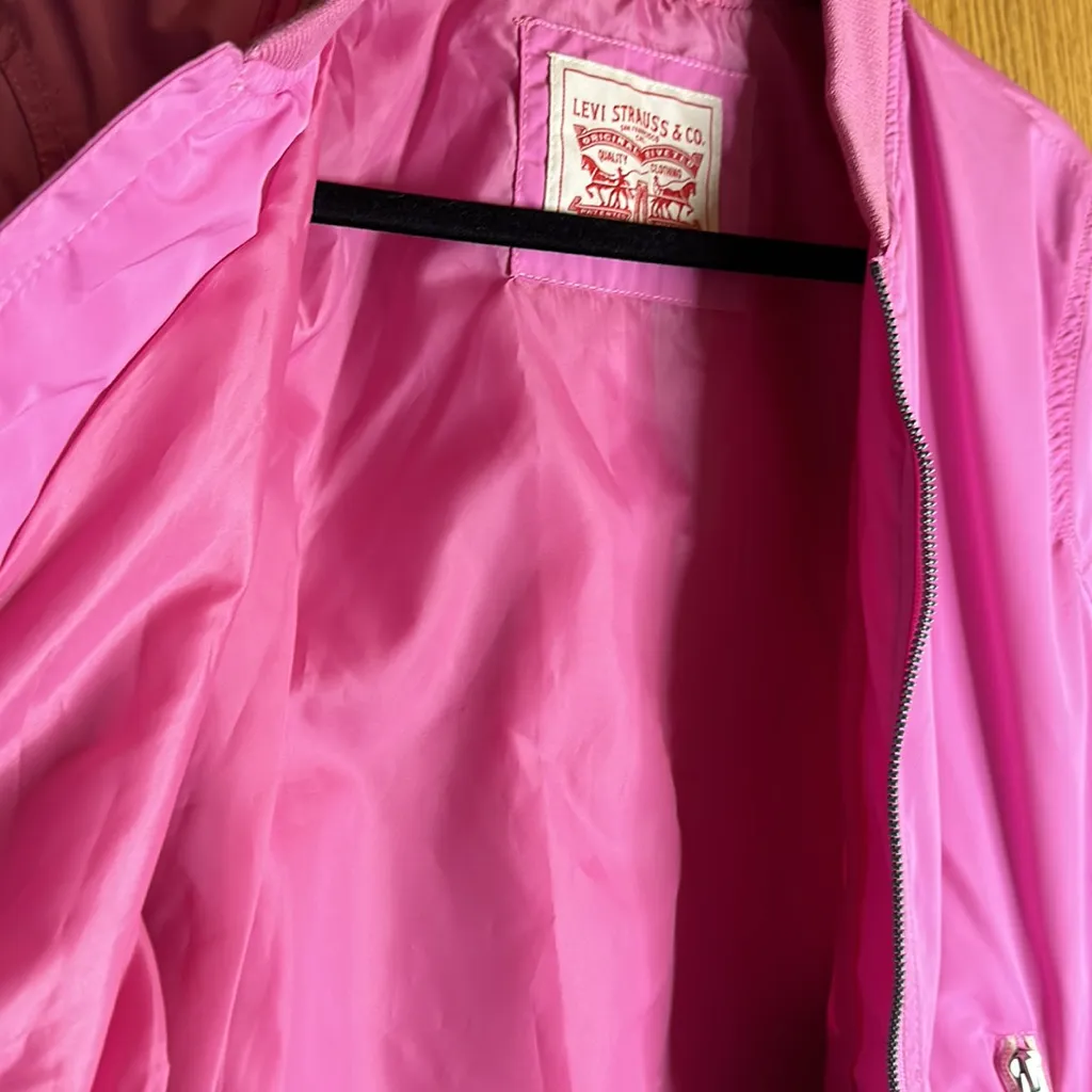 Levi Strauss & Co Sonic Pink Windproof Zipfront Jacket. New with Tags - Image 15