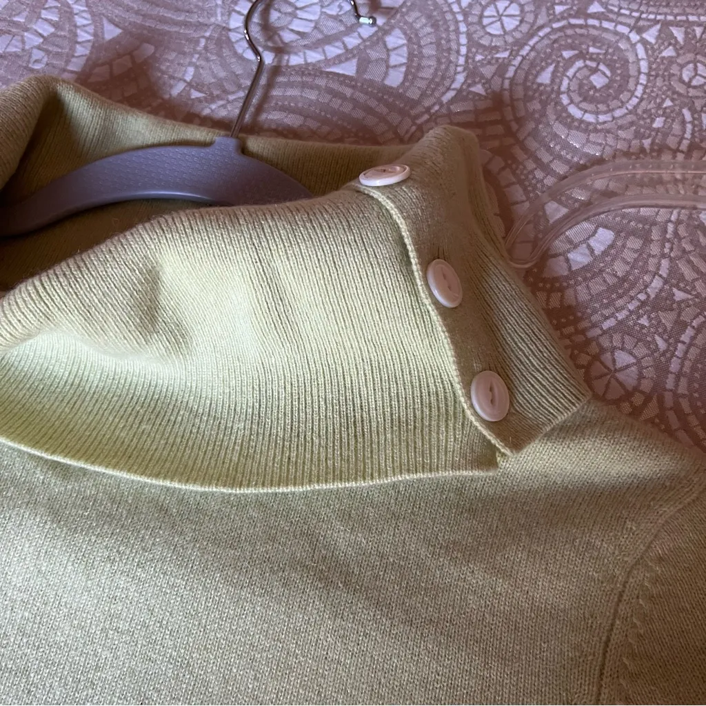 Jones New York petite 100% cashmere sweater eith buttoned collar, SP - Image 3