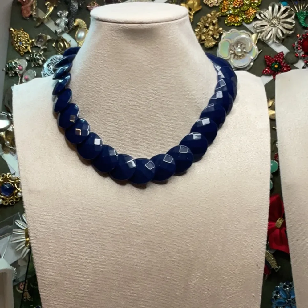 Vintage necklace, two pairs of earrings and a sodalite stretch bracelet Blue - Image 2