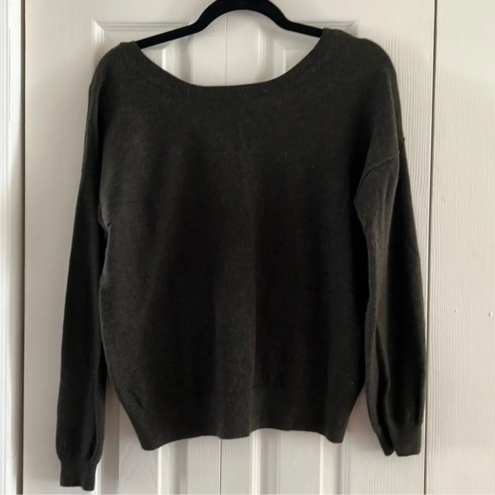 Banana Republic Cashmere Blend Sweater - Image 3