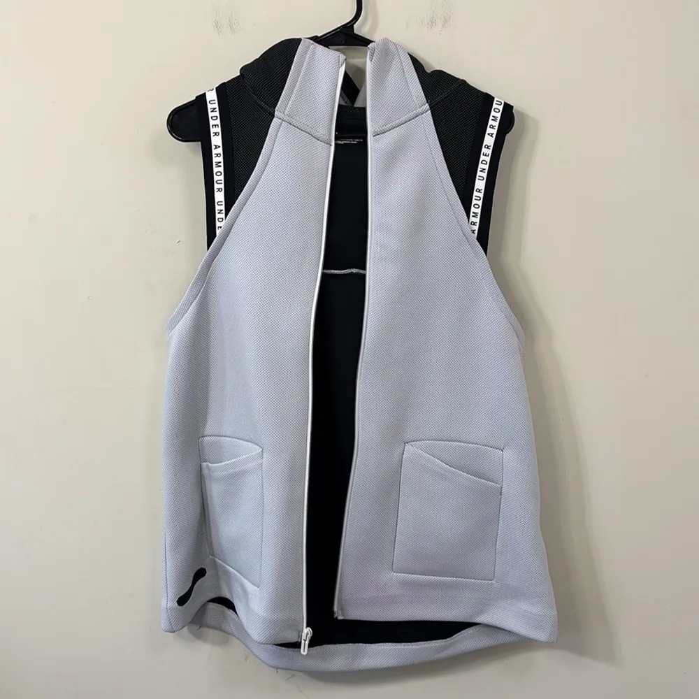 Under Armour Move Vest Size Large - Image 4