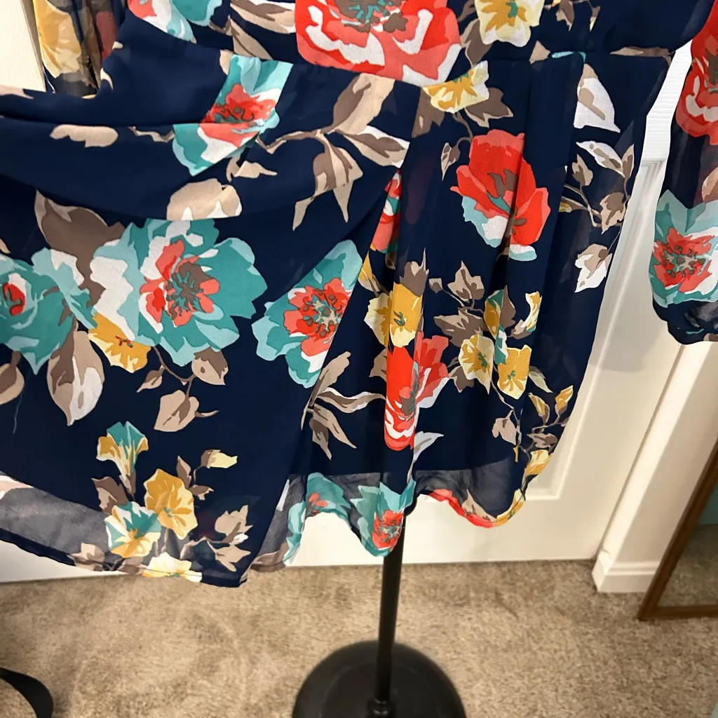 Addison Deep V front and back, Sheer sleeve flowey shorts romper! Cute & Classy Blue Size M - Image 2