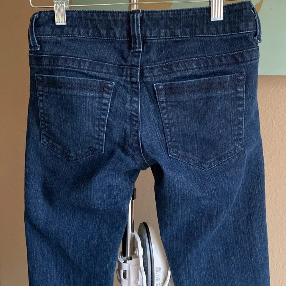 Size 24 tall low rise forever 21 dark wash denim straight leg blue jeans - Image 5