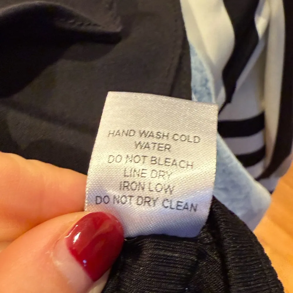 HYFVE cropped, flutter sleeve top. Size M. - Image 6