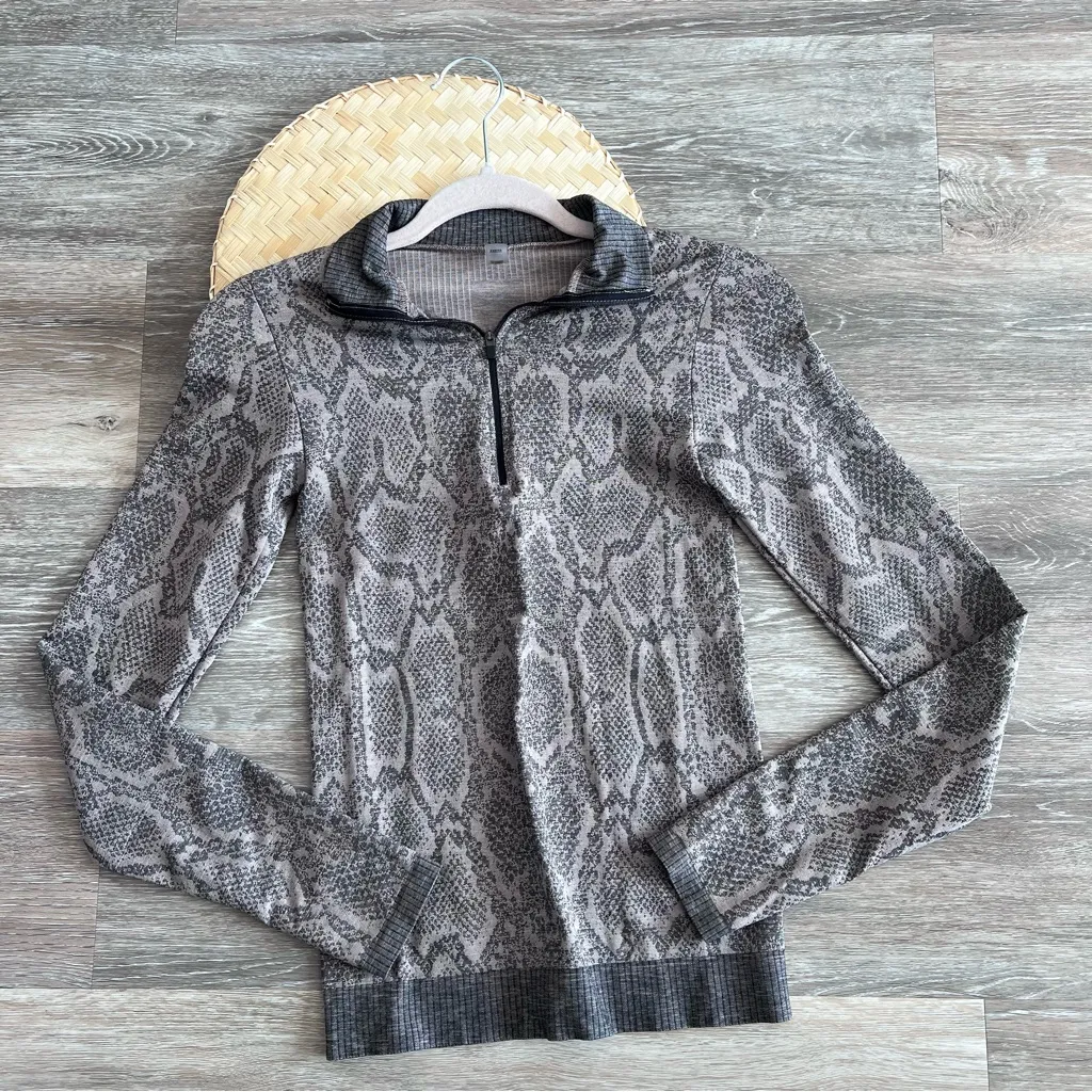 Varley  laurel half zip snakeskin‎ print jacket - Image 2