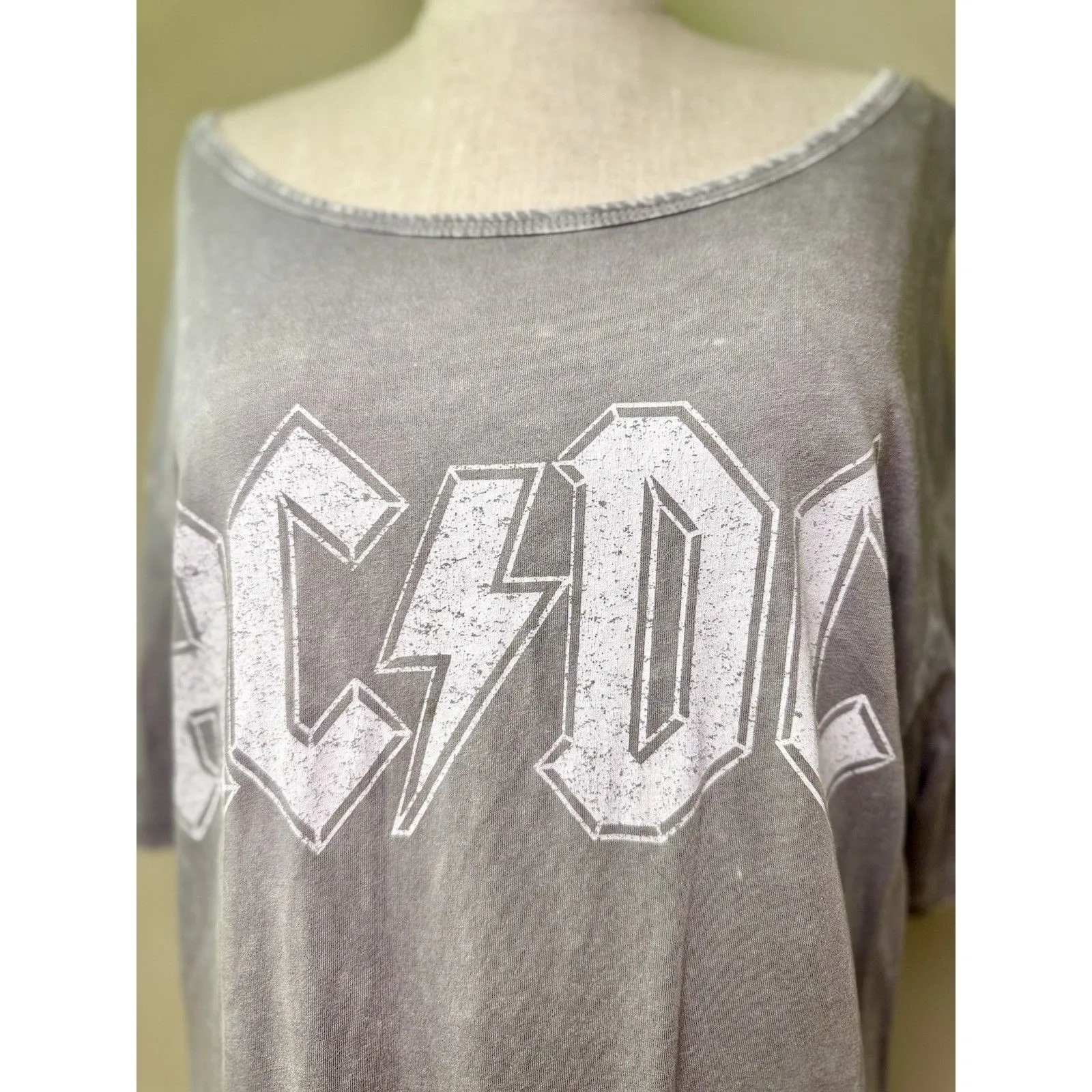 AC/DC Women's Short Sleeve Cropped T-shirt Grey Band Tee Fringe Size XL - Image 10