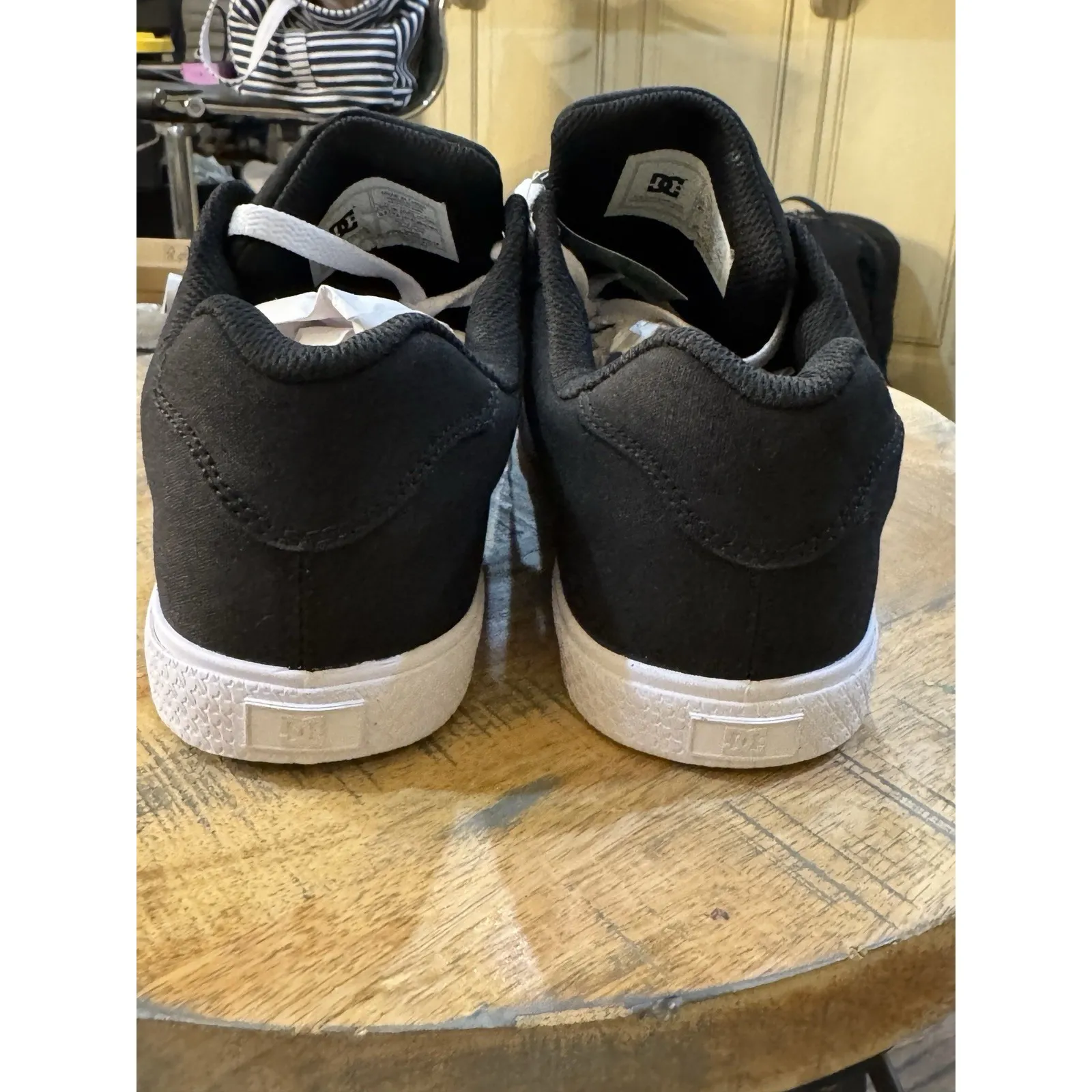 DC Women's Chelsea TX vulcanized skate shoes Size 9.5 Black Gold - Image 5