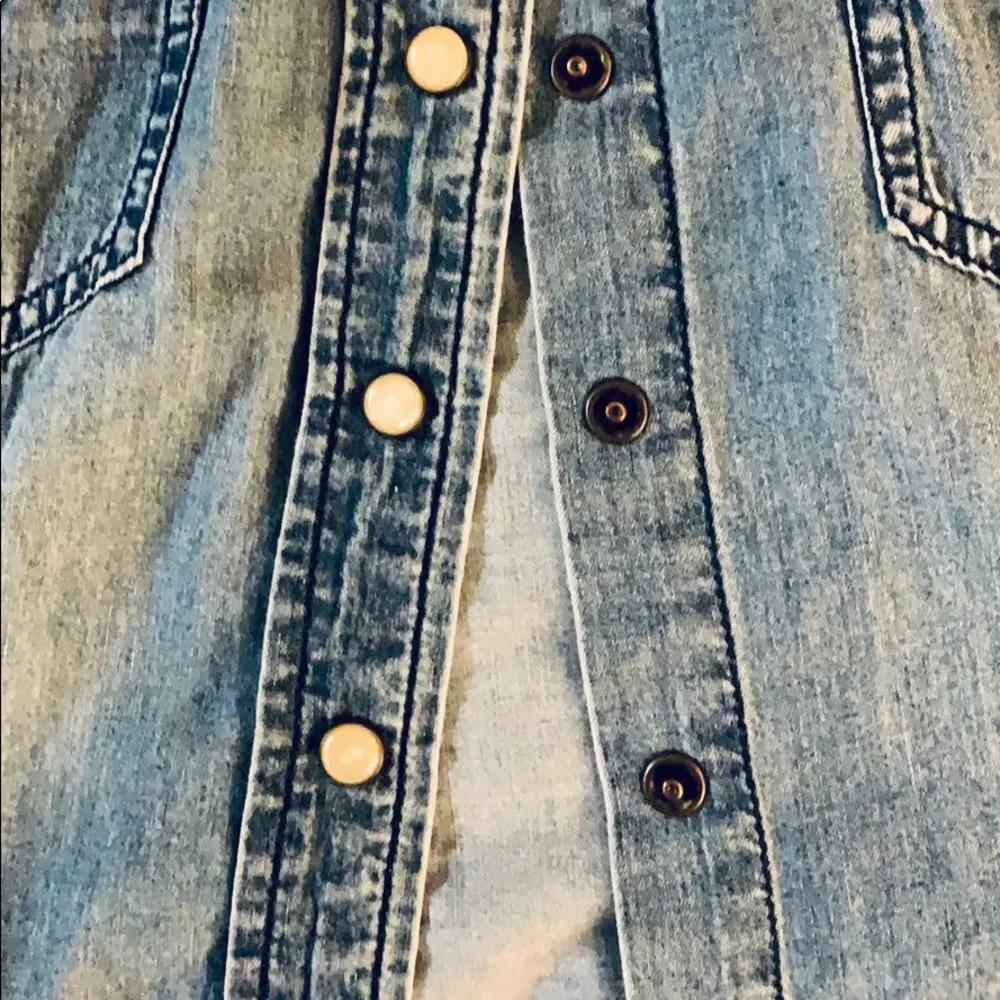 Charlotte Russe Pearl Snap Denim Shirt. - Image 7