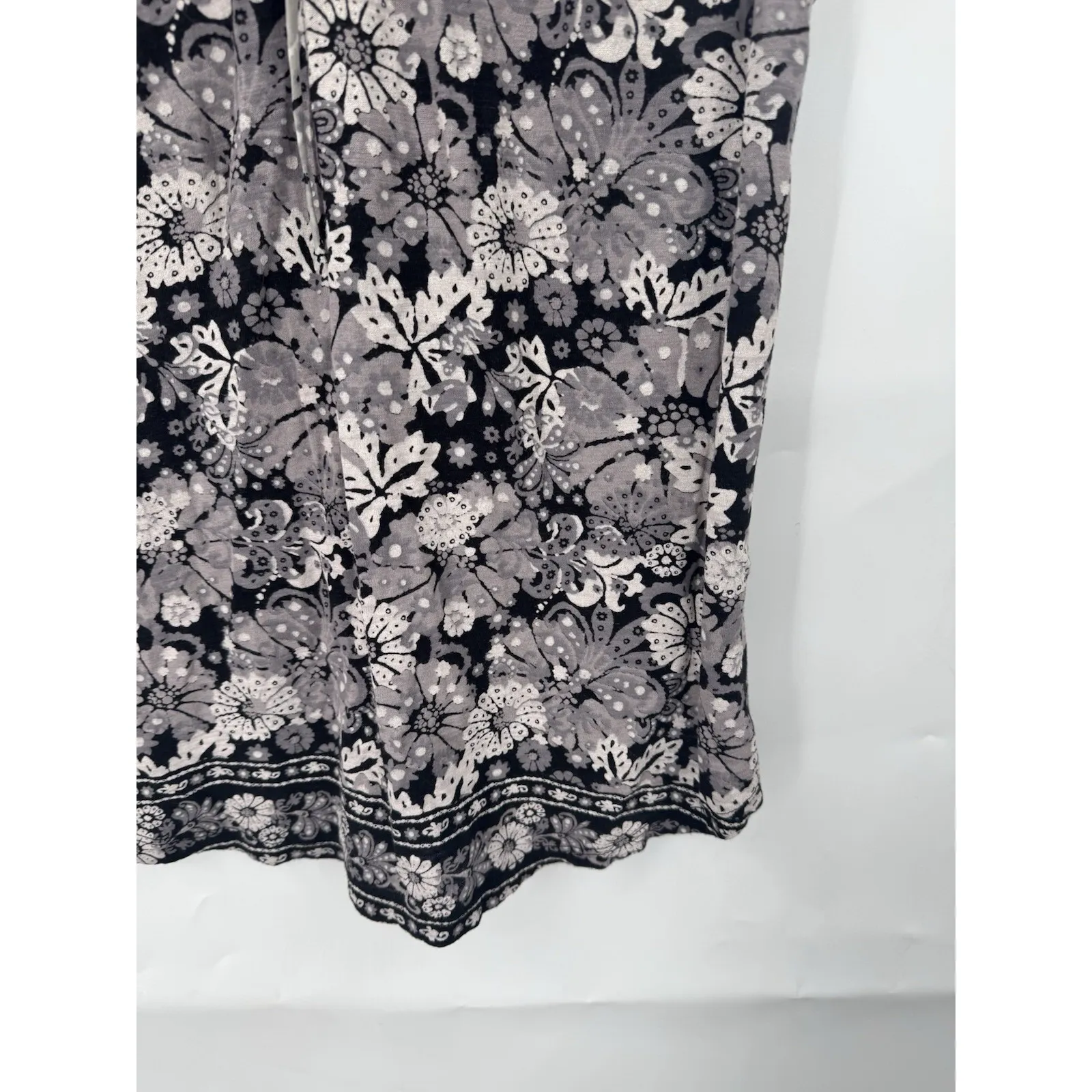 Lucky Brand Dark Floral Flutter Sleeve Blouse L Grey Dark Coquette Dark Fairy - Image 8