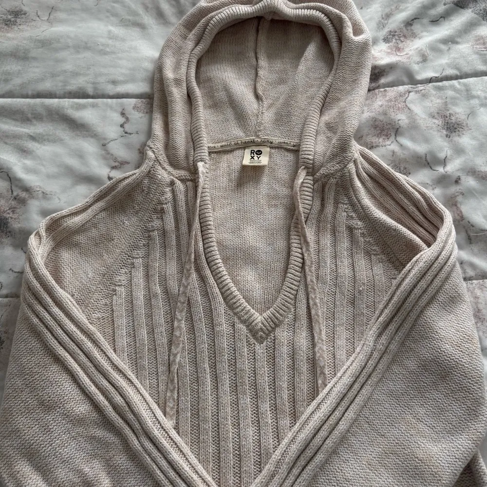 Roxy Cream cable Knit Hooded V-neck kangaroo pocket Sweater, size M outdoor - Image 12