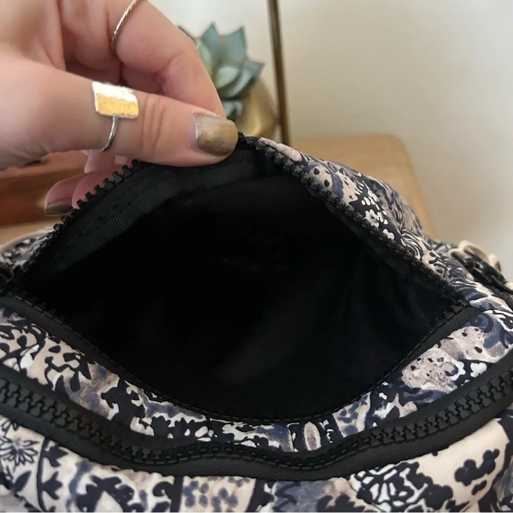 Vera Bradley Featherweight Belt Bag Sling Crossbody Stratford Paisley Fanny Pack - Image 7