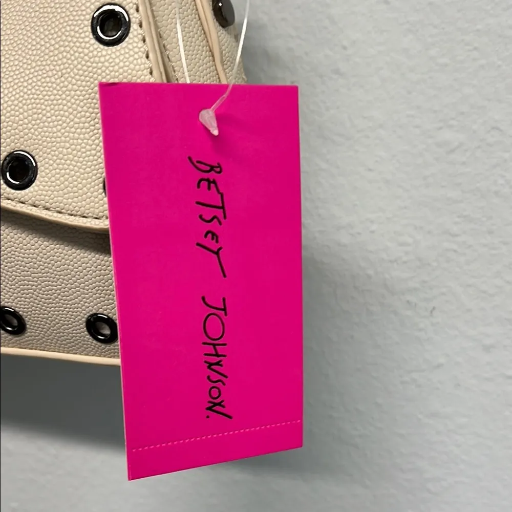 Betsey Johnson Hand Bag with Retro Charm ✨ - Image 2