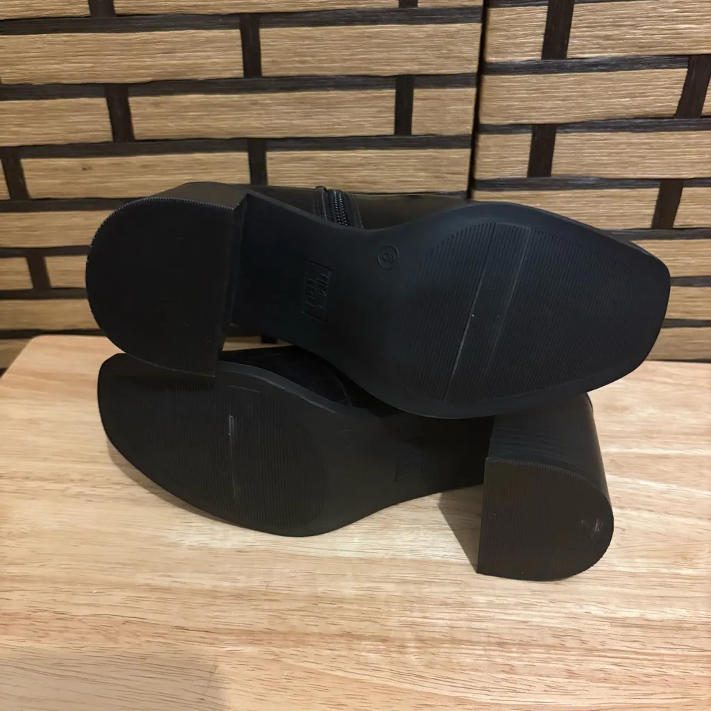 Time And‎ Tru Black Ankle Boots Size 6 - Image 7