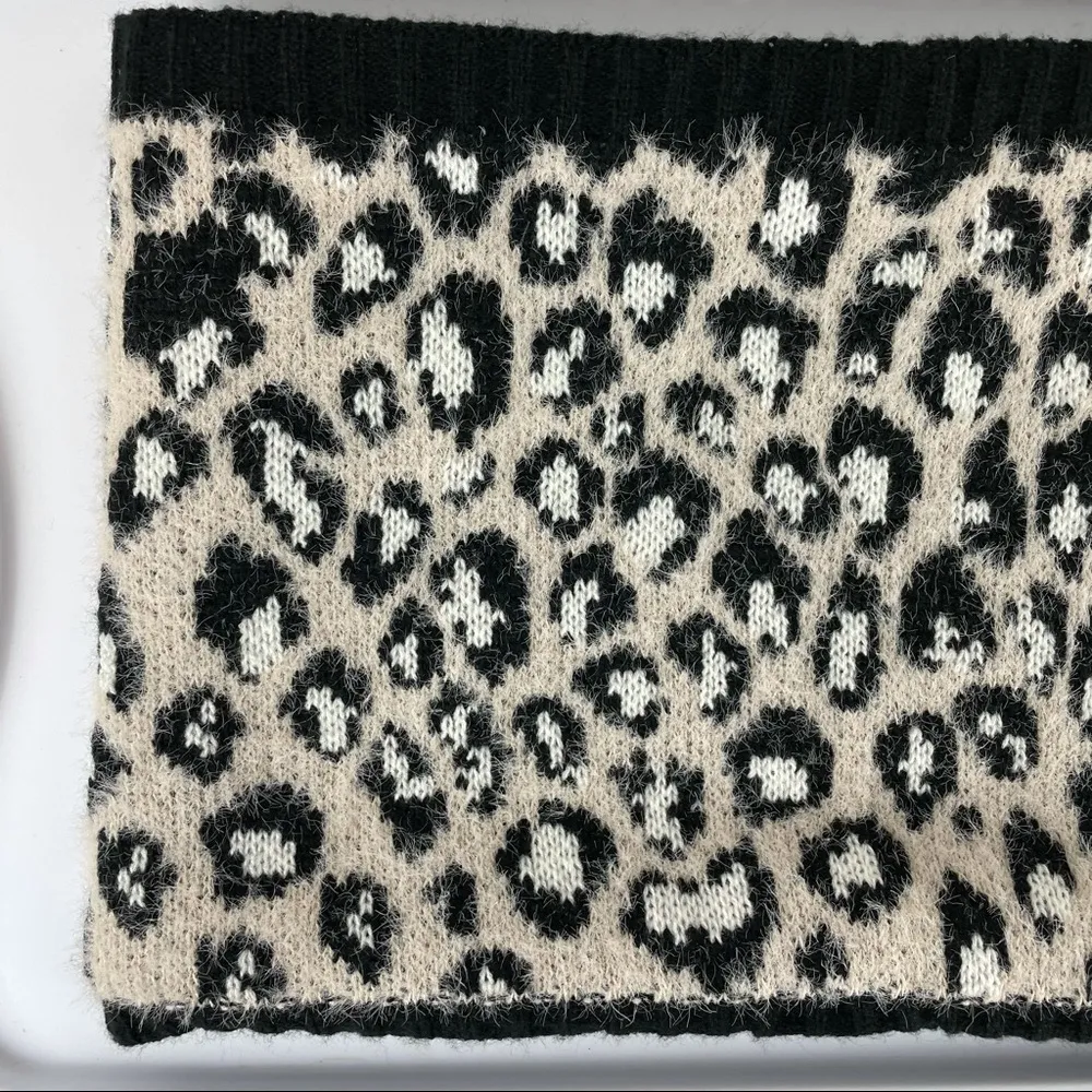 NWT Francesca’s Lyla Snow Leopard Scarf Plush Lined - Image 6