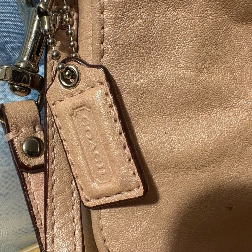 Coach Pink Leather Wristlet Clutch - Image 4