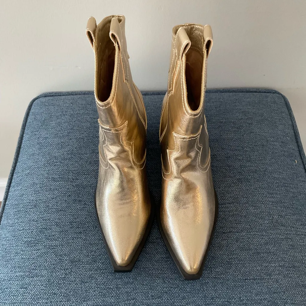 nwot Billini Ulira Gold Metallic Boot Size 8 - Image 2