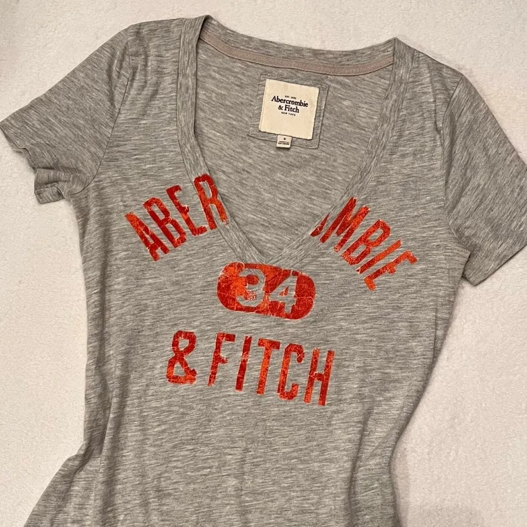 abercrombie & fitch early 2000s heather grey logo v-neck short sleeve tee - Image 2