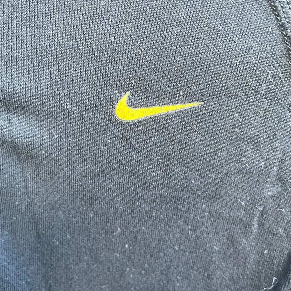 NIKE LIVESTRONG WOMENS QUARTER ZIP - Image 4
