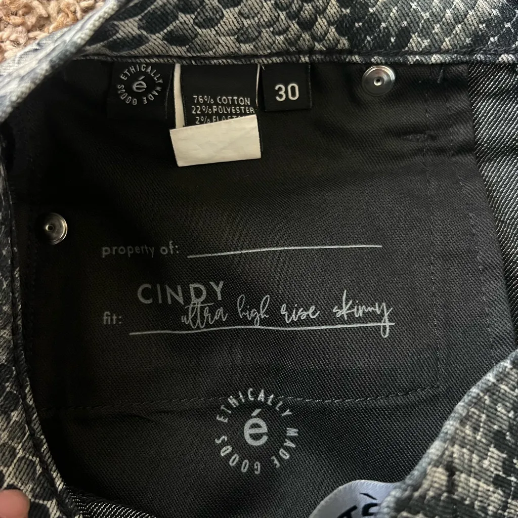 ETICA Cindy High Waist Snake Print Ankle
Skinny Stretcht olive pants 30 Multiple - Image 11