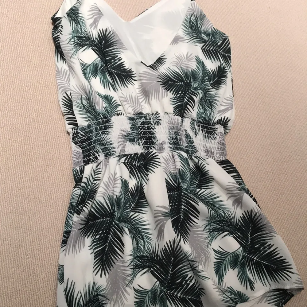 green and white romper Size XS - Image 2