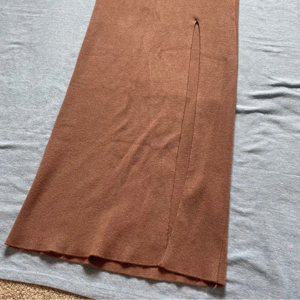 -`♡´- Free! Forever 21 Midi Skirt Size S - Image 2