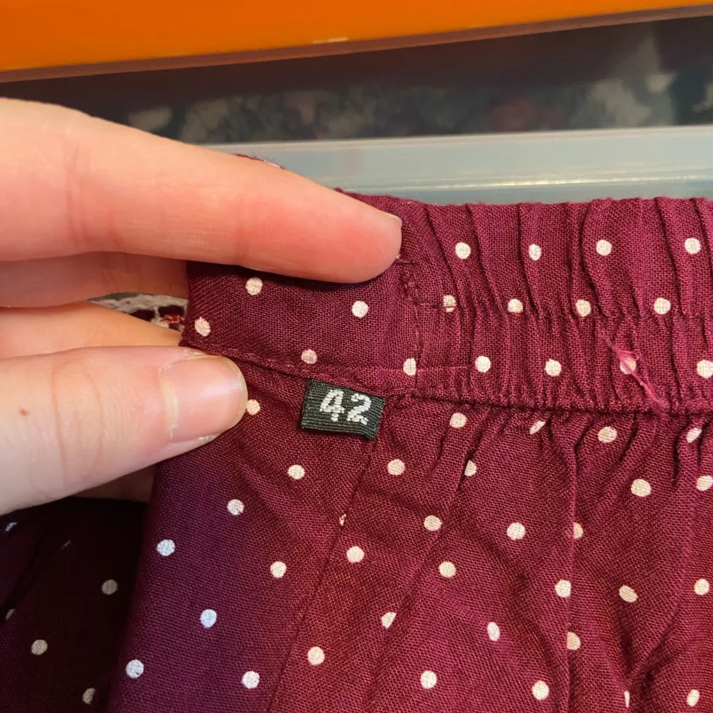 Women’s polka dotted pull on capri casual comfy pants lace hem 30” waist Purple - Image 6