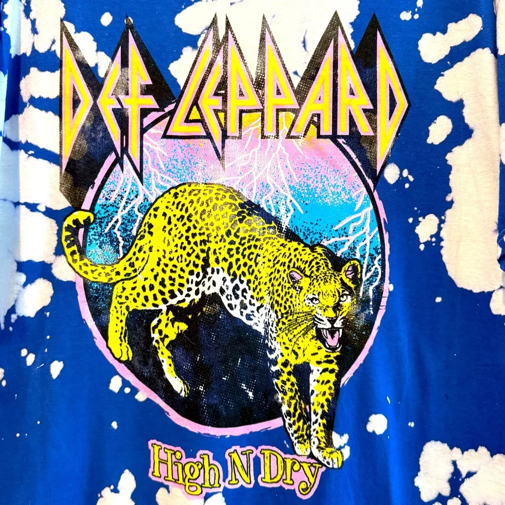 Def Leppard Band Tee High N Dry Tiger Blue White Tie Dye Unisex Size Small - Image 2