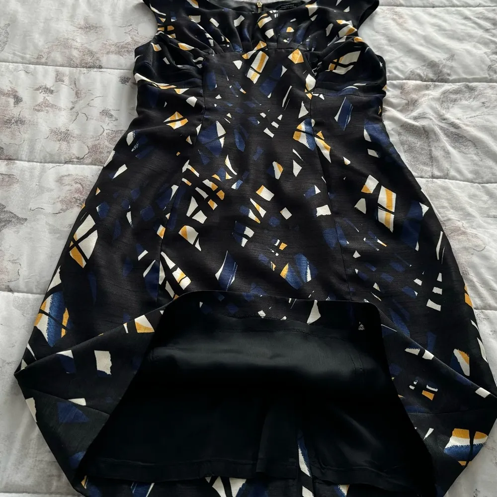 Tahari Arthur S. Levine geometric black structured exposed zipper dress, size 6 - Image 11