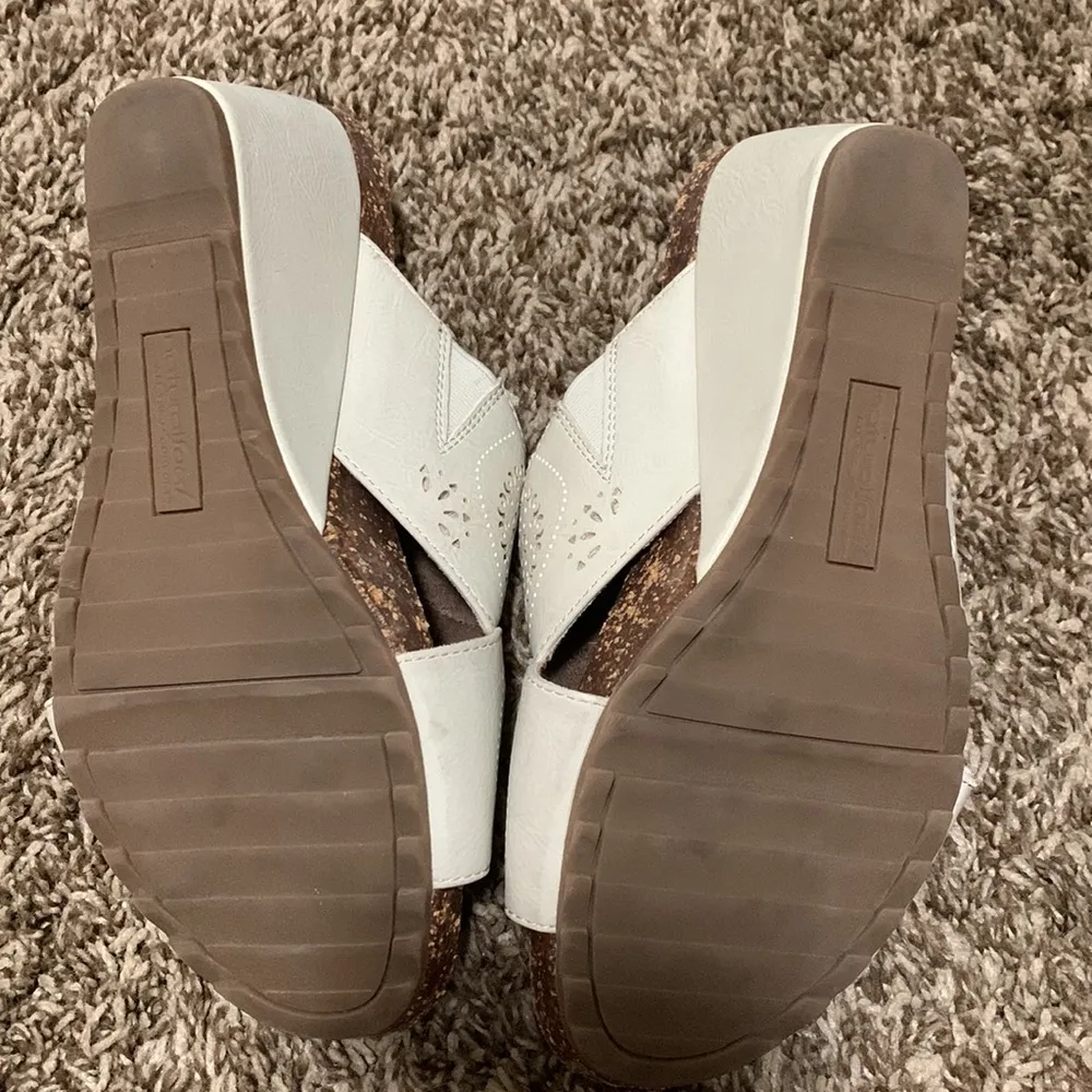 NaturalSoul sandals NWOT all thru comfort woman size 6.5 - Image 3