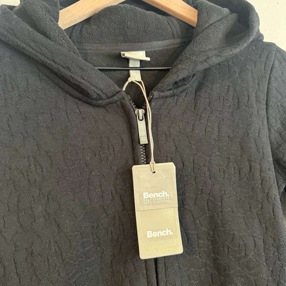 NWT BENCH LONG TEXTURED HOODED JACKET SIZE SMALL - Image 3