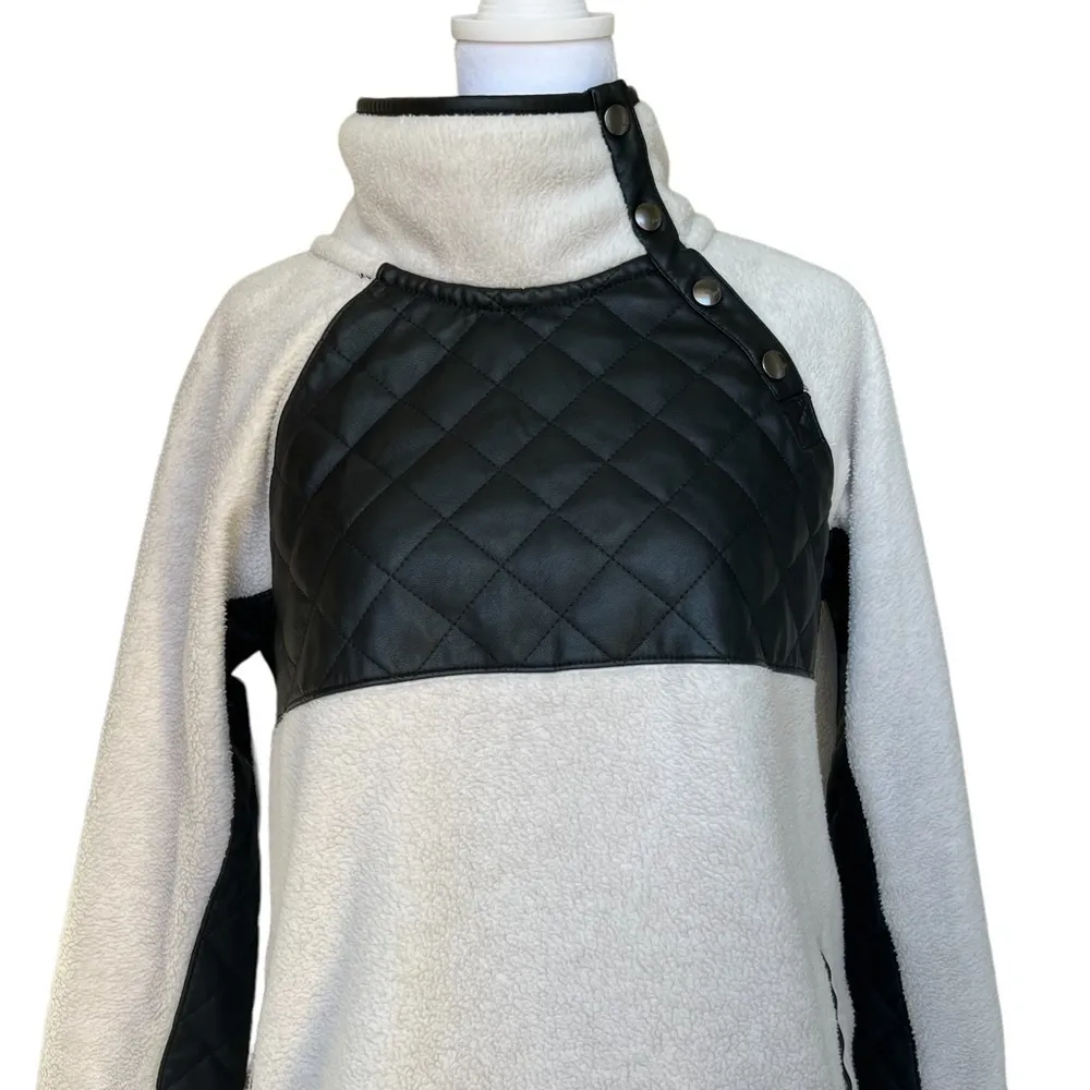 Abercrombie & Fitch - Asymmetrical Snap-Up Fleece White & Black Leather Sz Sm - Image 3