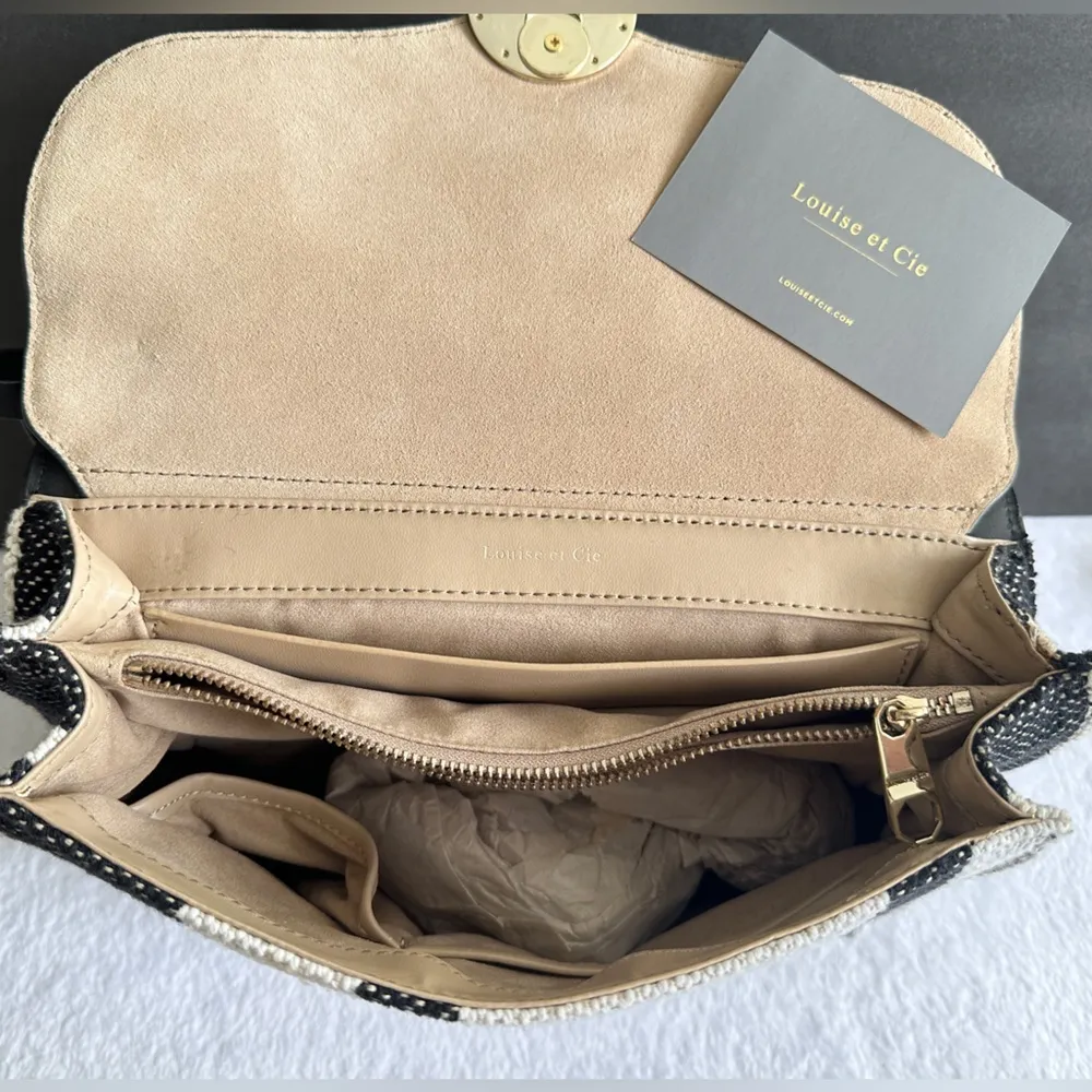 Sonye Large Tote Bag
Textured Stripes Black and White - Image 6