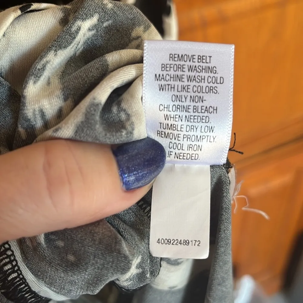 Dana Buchman stylish belted criss cross front v-neck dress tunic - Image 9