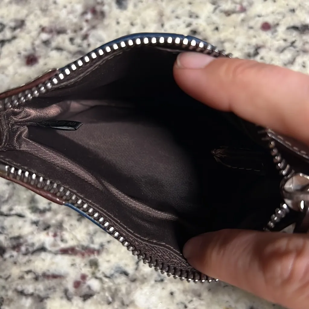 Vintage Dooney & Bourke pebbled leather wristlet coin purse Navy Blue brown zip - Image 4